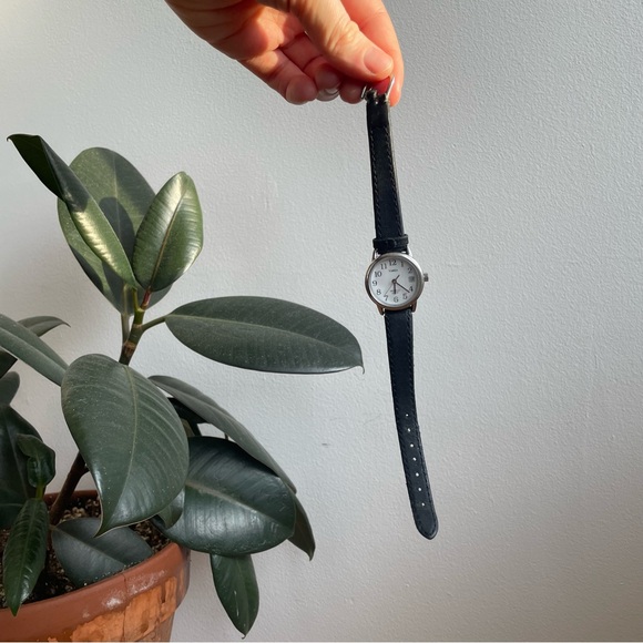 Classic Vintage Timex Watch - Picture 4 of 7